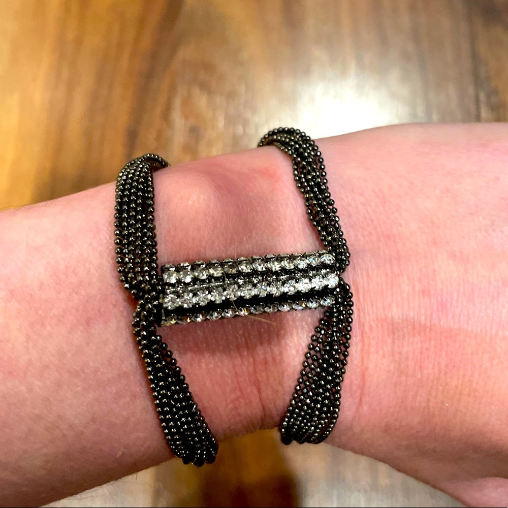 BEAUTIFUL Black Bracelet with Realistic Diamond Bar